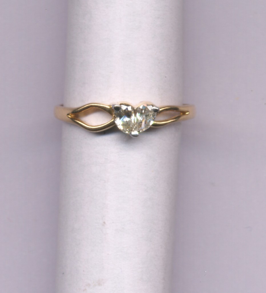 Beautiful 18 Kt Gold  Natural Diamond Ring